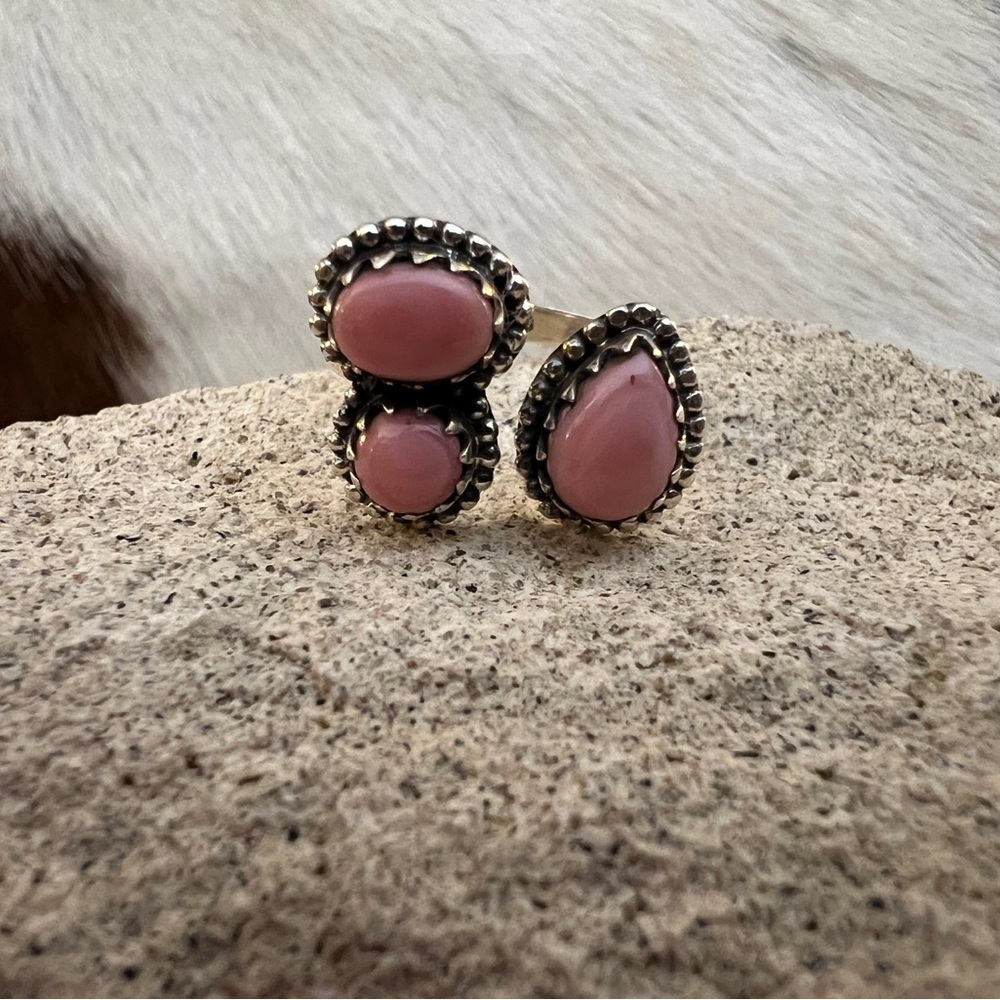 ❤️ Queen Pink Conch 3 Stone Sterling Silver By-Pass Floater Ring Adjustable